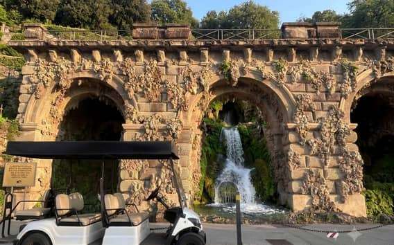 Golfkocsis túra a Michelangelo térre, gyaloglás nélkül a dombra