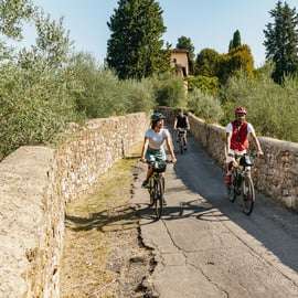 Florence: Local Hills E-Bike Tour with Olive Oil Tasting