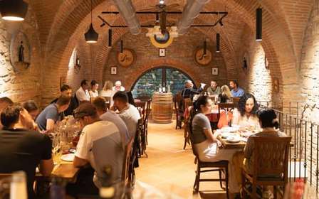 Dégustation de vin à Florence dans une cave historique
