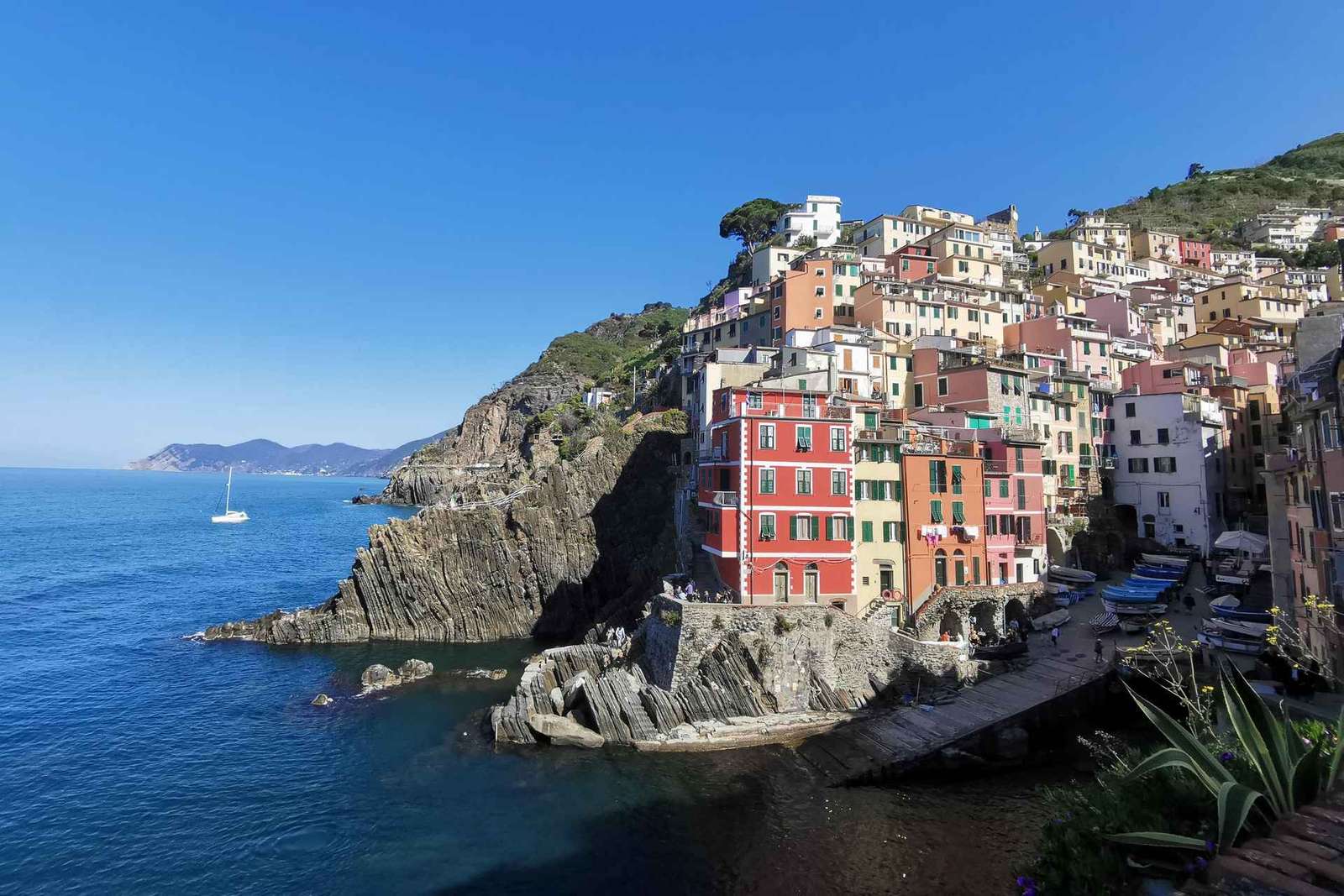 From Florence: Small-Group Day Tour to Cinque Terre & Pisa