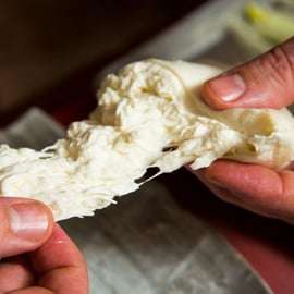 Florence: workshop mozzarella maken met wijnproeverij