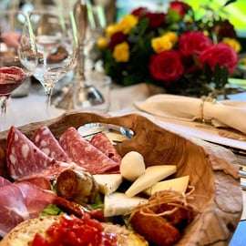 San Gimignano: Comida o Cena en una Bodega con Degustación de Vinos