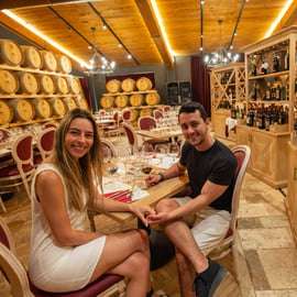 San Gimignano: Comida o Cena en una Bodega con Degustación de Vinos