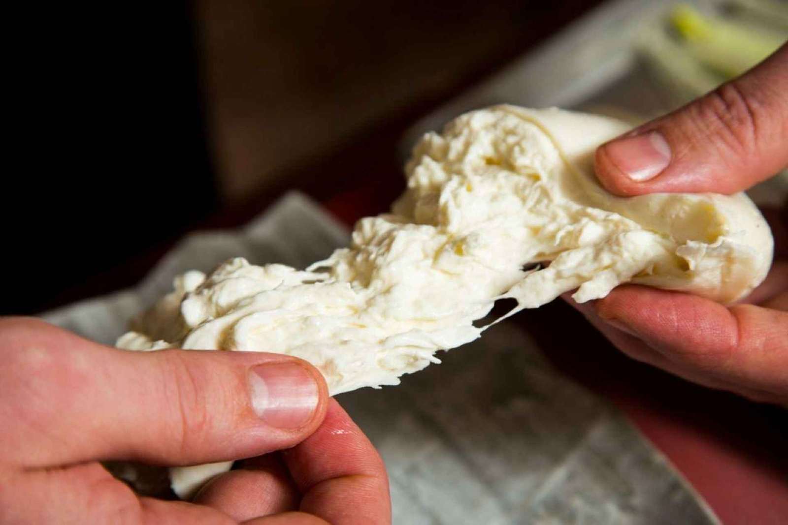Florence: workshop mozzarella maken met wijnproeverij