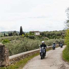 From Florence: Tuscan Countryside Vespa Tour with Tastings
