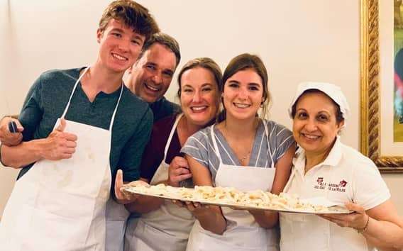 Florence: Pasta & Tiramisu Cooking Class with Unlimited Wine