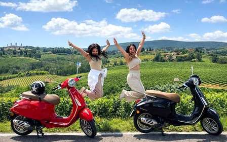 Au départ de San Gimignano : visite d'une demi-journée en Vespa dans le Chianti avec déjeuner