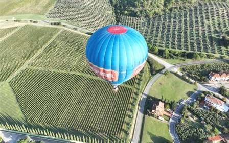 Vol en montgolfière dans le Chianti à l'aube