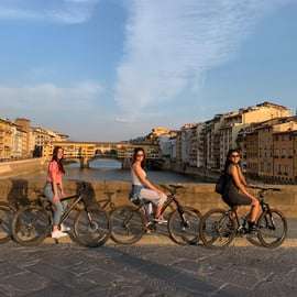 Medici E-Bike Túra Firenzében az Arno mentén és az Oltrarnóban