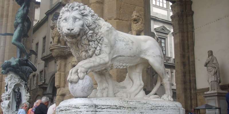 Sochy na Piazza della Signoria - Loggia dei Lanzi